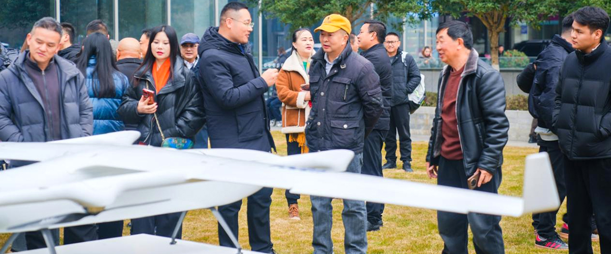天枢鸟部分飞行器列装仪式在贵阳举行(图4) 天枢鸟部分飞行器列装仪式在贵阳举行(图4)